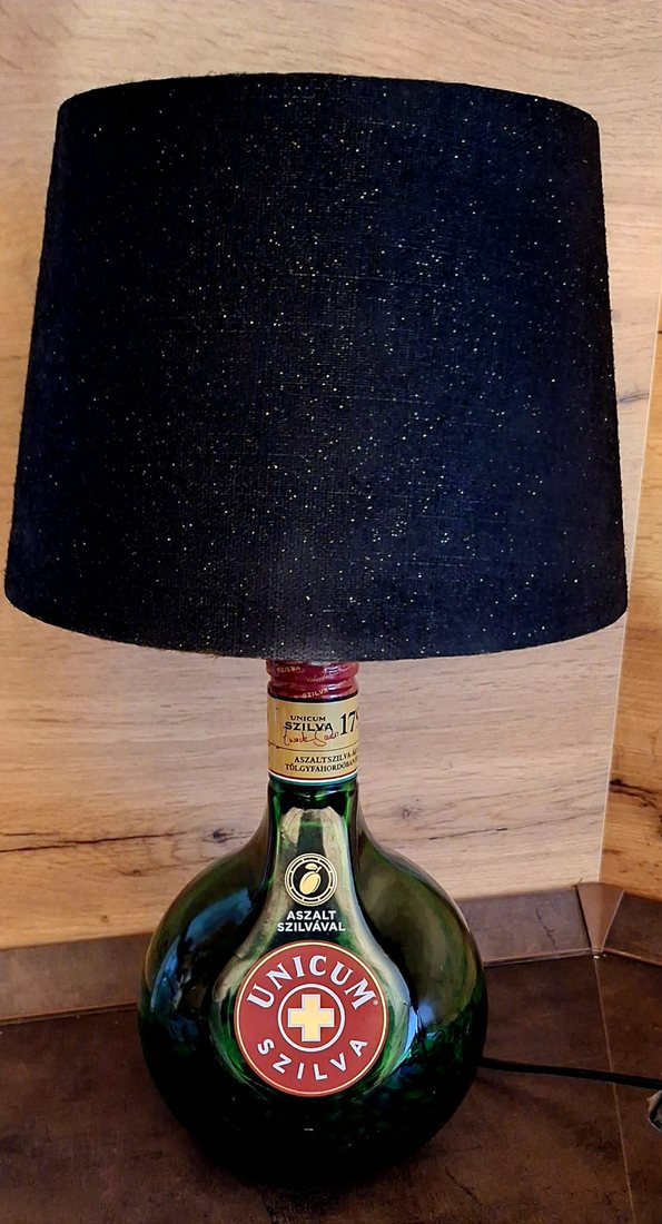 Unicum üveglámpa